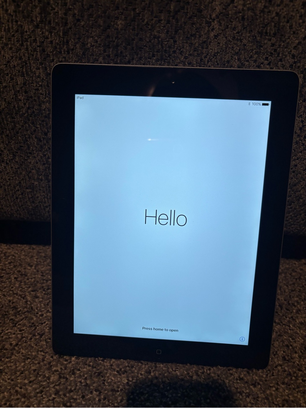 Apple iPad Tablet 4th Generation - 9.7 in. Display